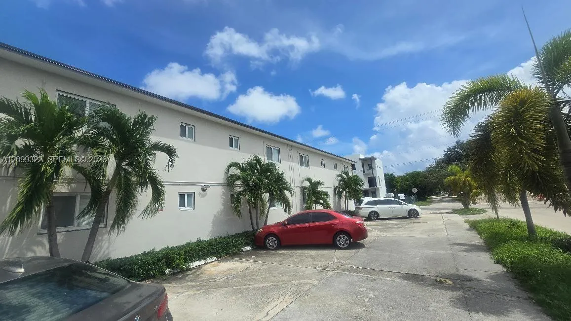 View details of listing 1400 N 17th Avenue 5, Hollywood, FL 33020 Hollywood with MLS# 
