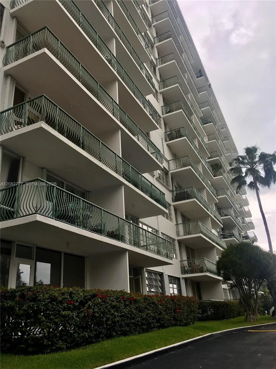 Listing  1408 Brickell Bay Drive 912, Miami, FL 33131, Miami, FL 33131