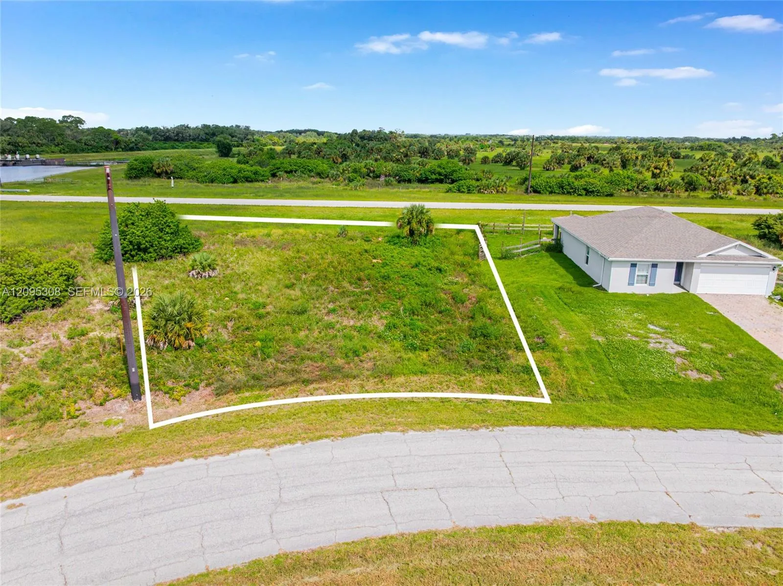 Listing  142 Bethlehem Place, FL 33935, FL 33935