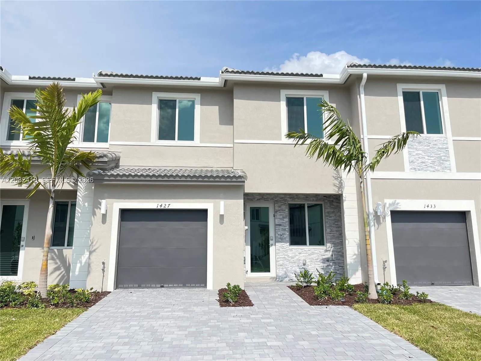 View details of listing 1427 SE 7th Terrace, Homestead, FL Homestead with MLS# 