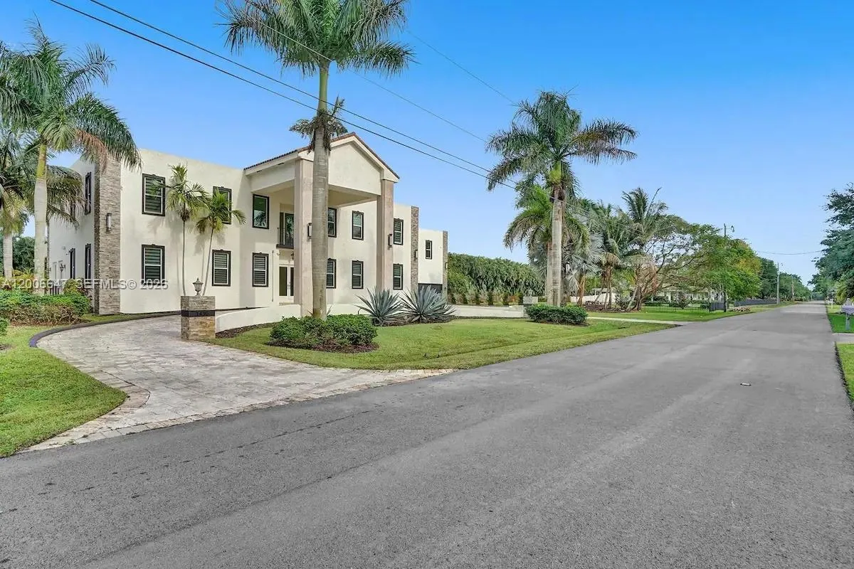 View details of listing 1430 NW 114th Avenue ., Plantation, FL 33323 Plantation with MLS# 