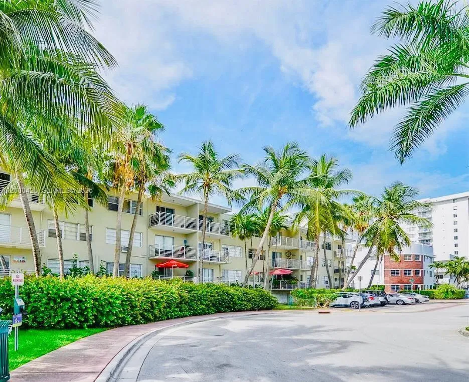 View details of listing 1441 Lincoln Road 214, Miami Beach, FL 33139 Miami Beach with MLS# 