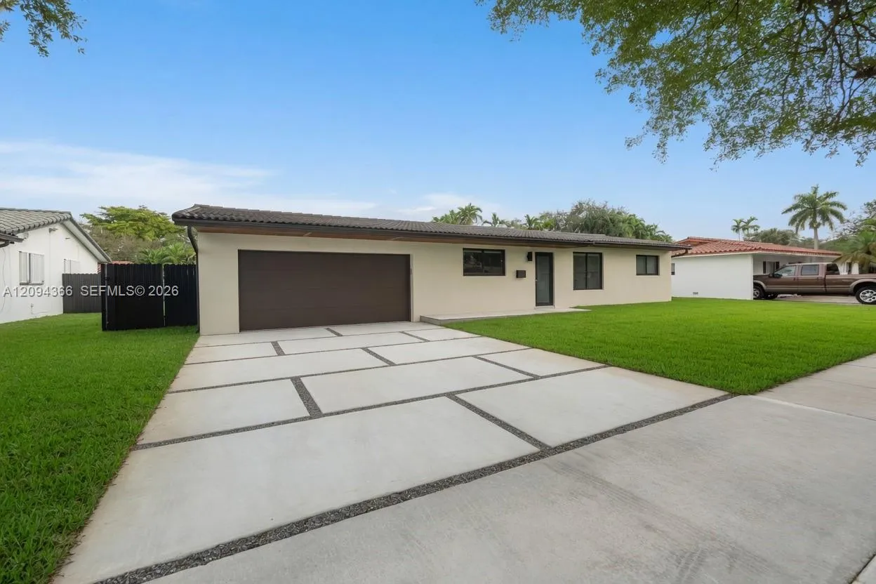View details of listing 14515 Mahogany Court, Miami Lakes, FL 33014 Miami Lakes with MLS#