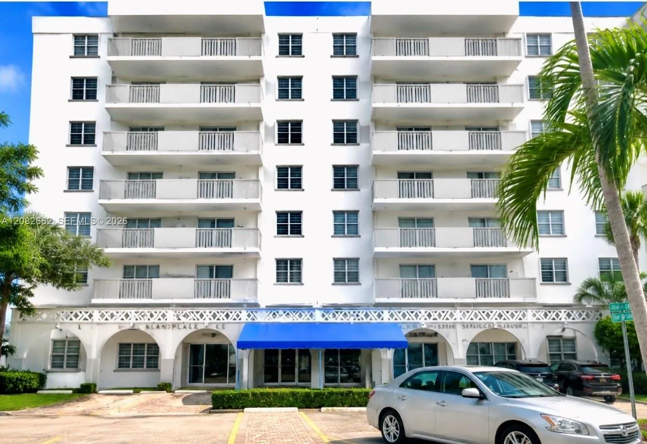 View details of listing 1455 N Treasure Drive 4M, North Bay Village, FL 33141 North Bay Village with MLS#