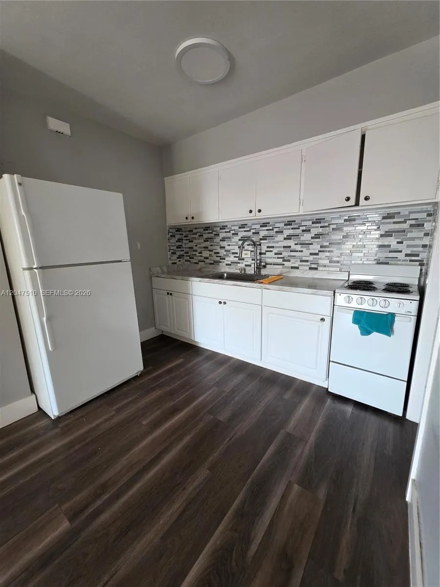 View details of listing 15 Esplanade Drive B, Miami Springs, FL 33166 Miami Springs with MLS#