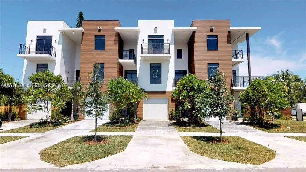 View details of listing 1501 N 17th Avenue, Hollywood, FL 33020 Hollywood with MLS# 