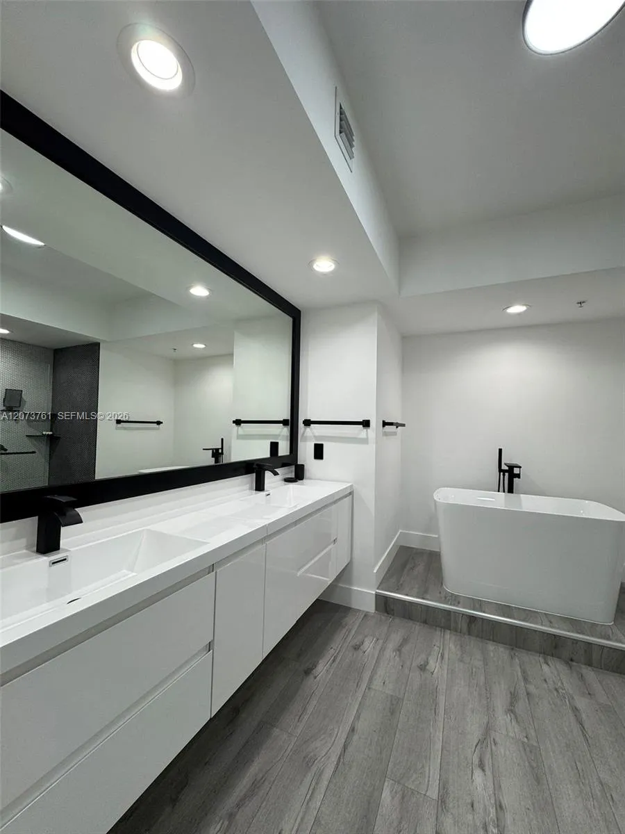 Listing  15051 Royal Oaks Lane 1403, North Miami, FL 33181, North Miami, FL 33181