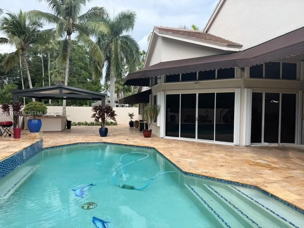 View details of listing 15240 S Laurel Lane S 15240, Pembroke Pines, FL 33027 Pembroke Pines with MLS#
