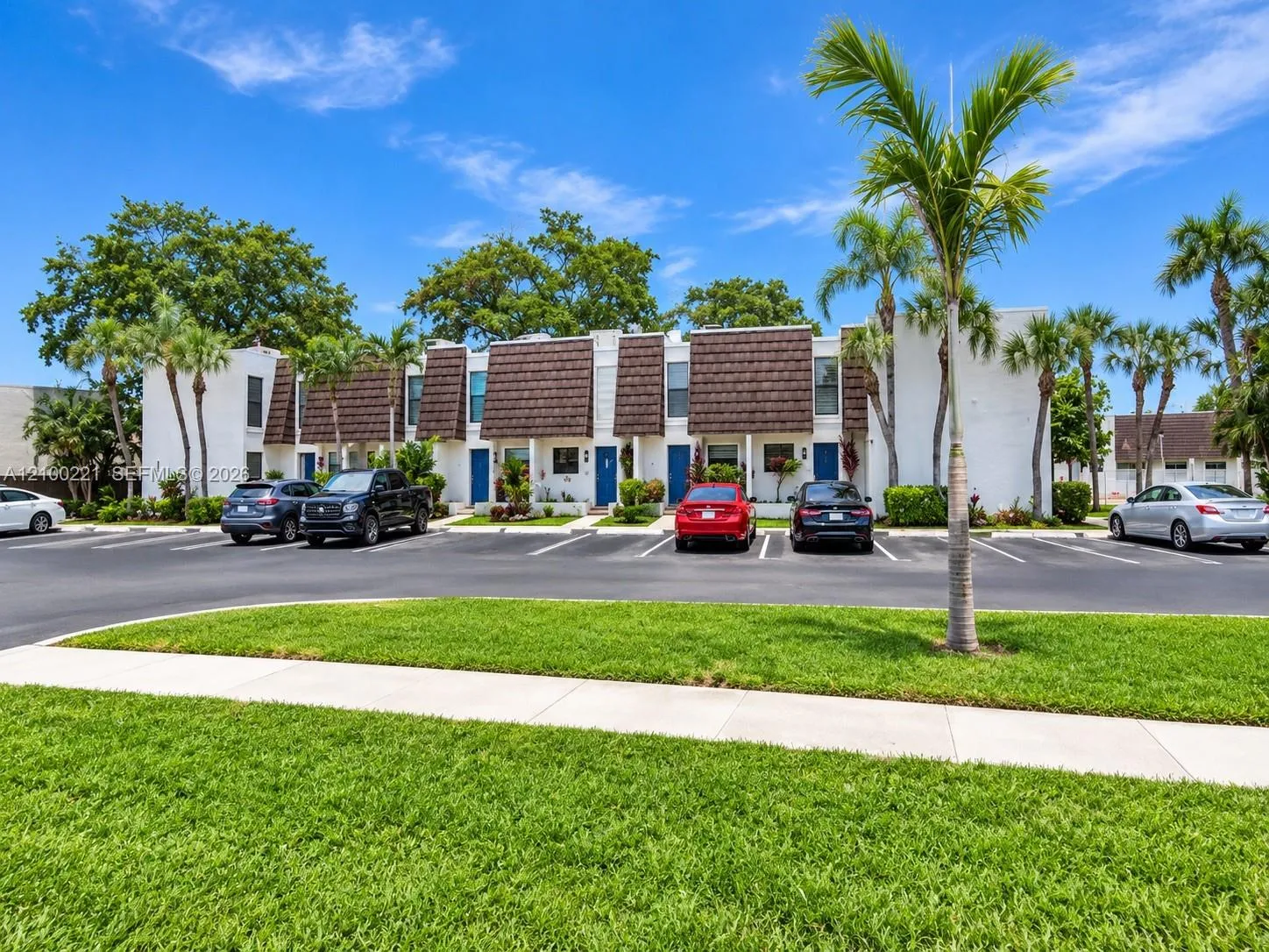 View details of listing 1570 NW 89th Terrace 1570, Pembroke Pines, FL 33024 Pembroke Pines with MLS#