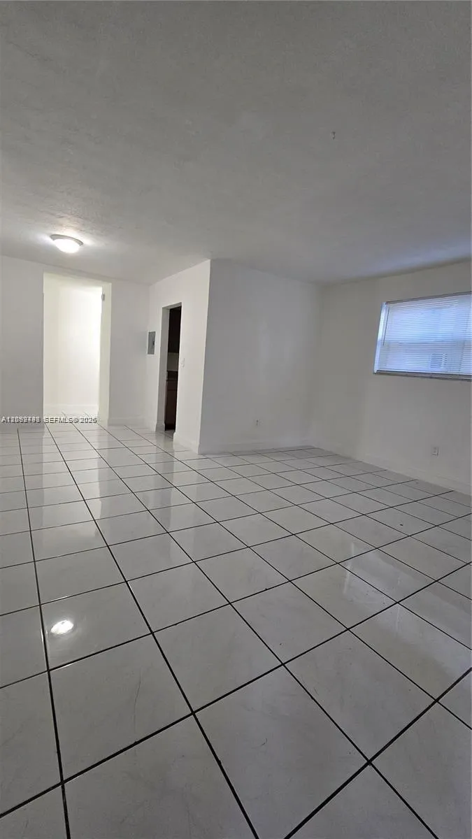 View details of listing 1590 NE 125th Terrace 3, North Miami, FL 33161 North Miami with MLS#