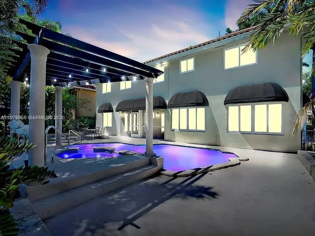 View details of listing 15945 NW 82nd Court, Miami Lakes, FL 33016 Miami Lakes with MLS#