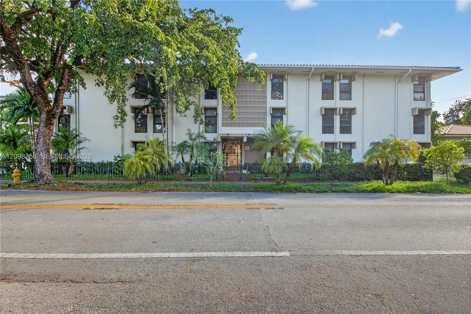 View details of listing 1600 S Le Jeune Road 7, Coral Gables, FL 33134 Coral Gables with MLS#