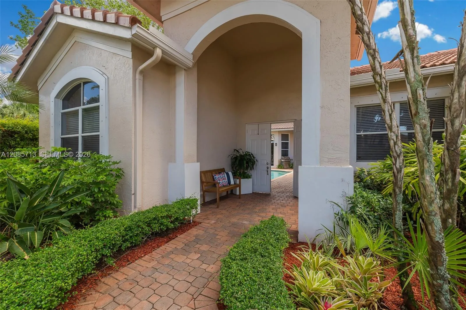 View details of listing 1604 Victoria Pointe Lane, Weston, FL 33327 Weston with MLS#