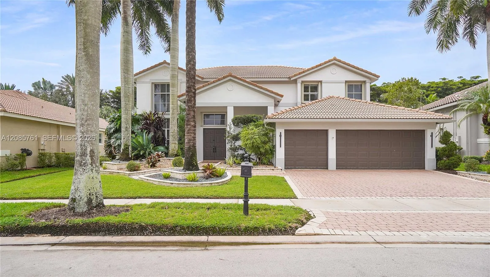 View details of listing 1606 Victoria Pointe Circle, Weston, FL 33327 Weston with MLS#