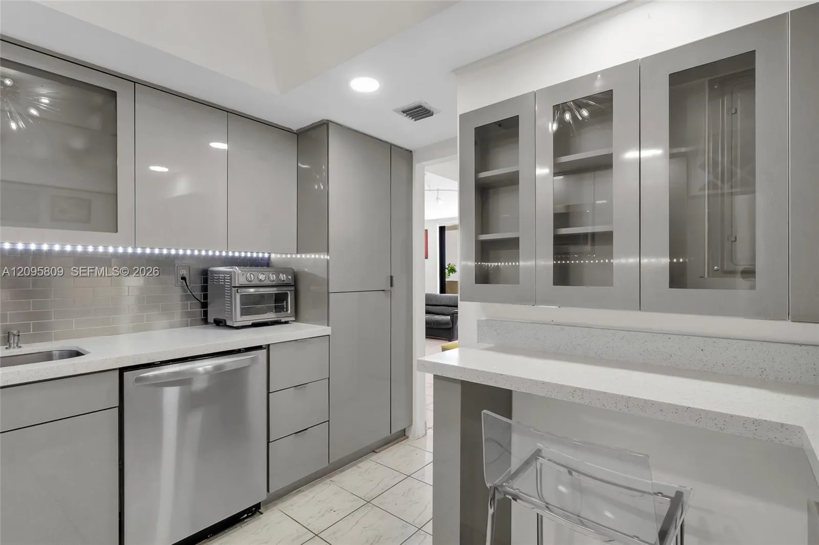 Listing  1623 Collins Avenue 812, Miami Beach, FL 33139, Miami Beach, FL 33139