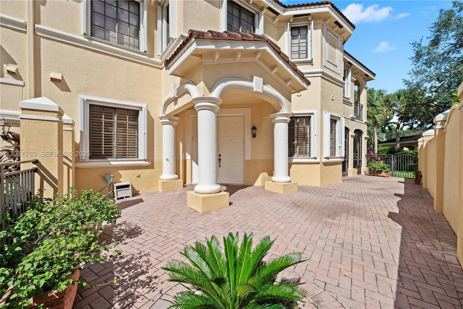 View details of listing 1634 Passion Vine Circle 31-2, Weston, FL 33326 Weston with MLS#