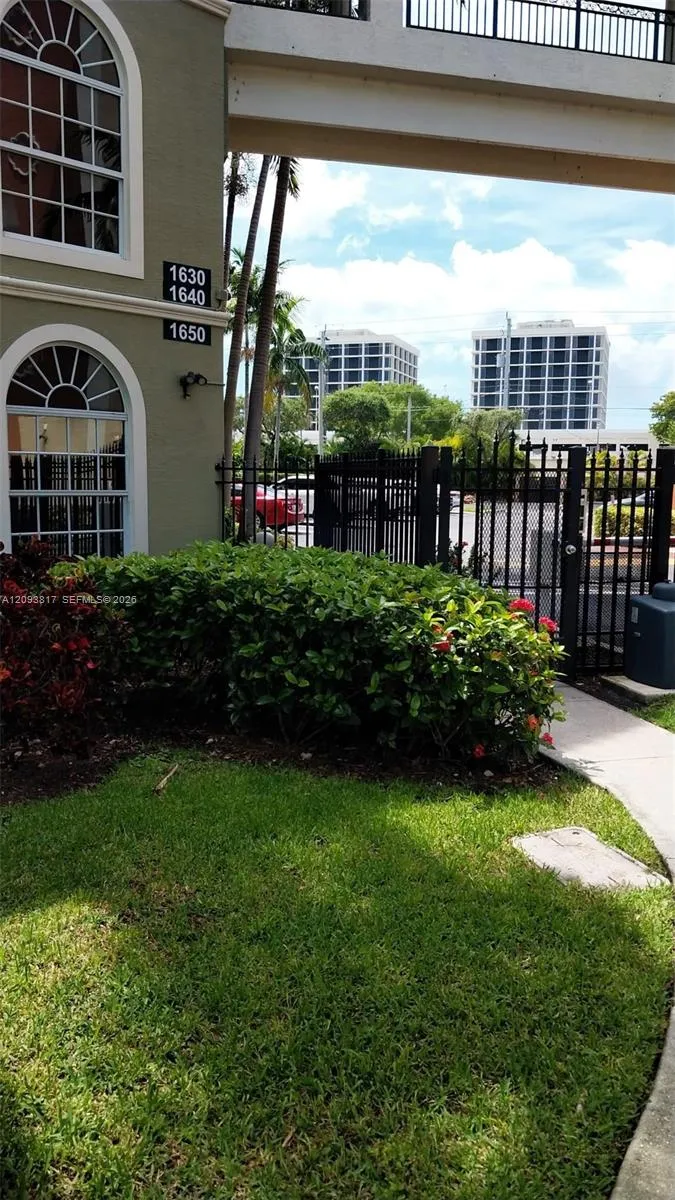 Listing  1640 Presidential Way 103, West Palm Beach, FL 33401, West Palm Beach, FL 33401