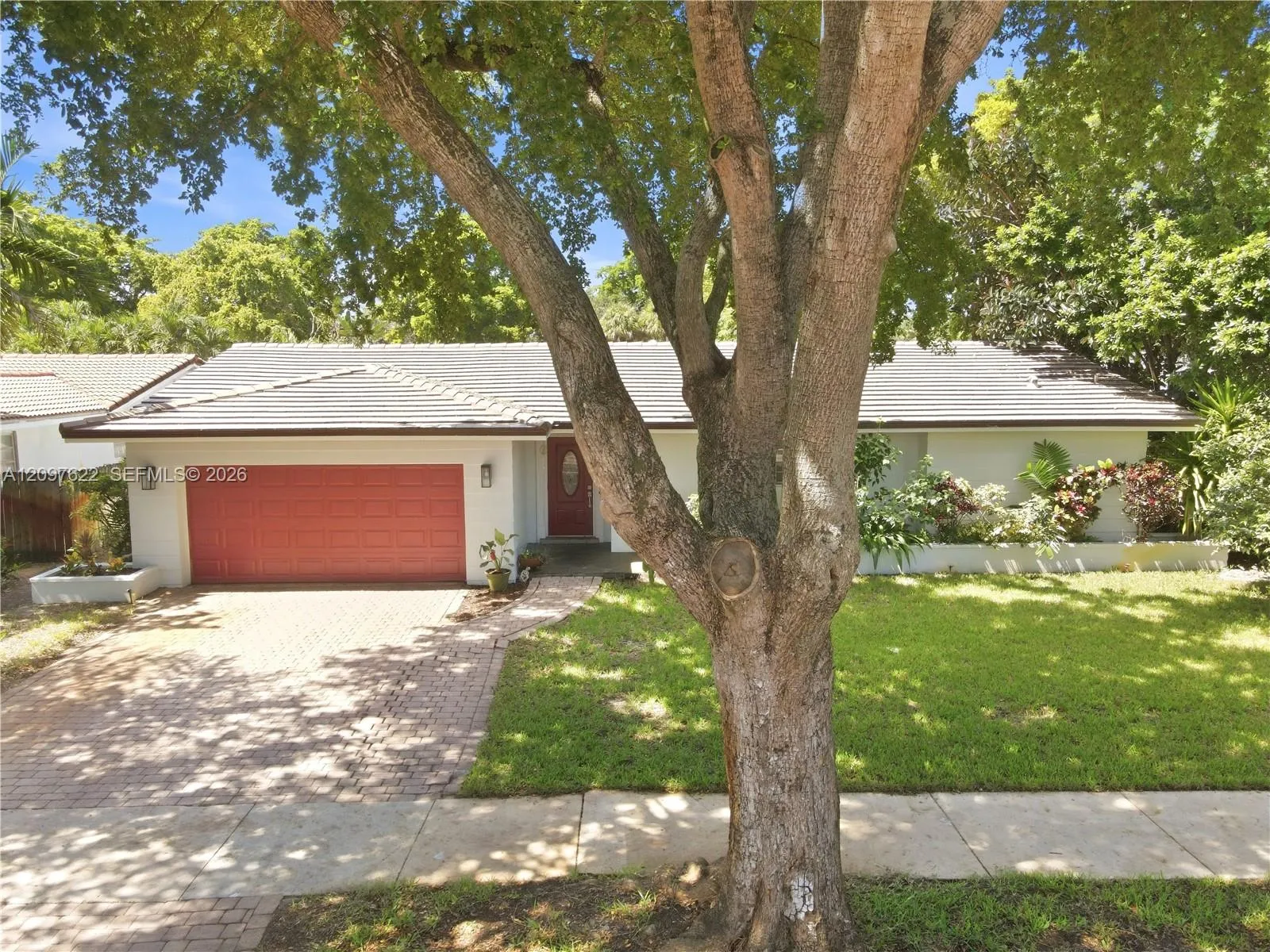 View details of listing 16500 E Stonehaven Road, Miami Lakes, FL 33014 Miami Lakes with MLS#