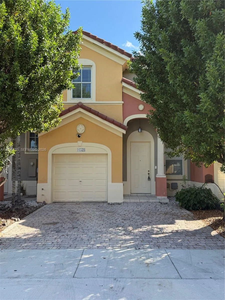 Listing  16528 SW 85th Lane, Miami, FL 33193, Miami, FL 33193