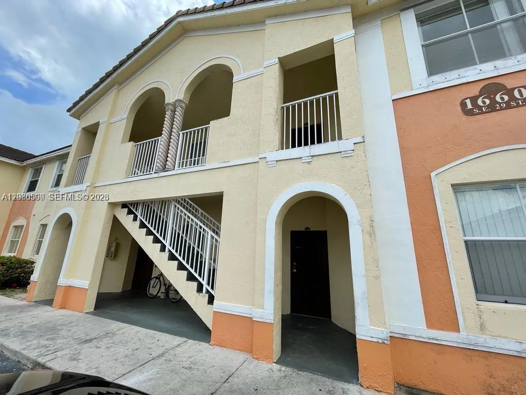View details of listing 1660 SE 29th Street 200, Homestead, FL 33035 Homestead with MLS# 