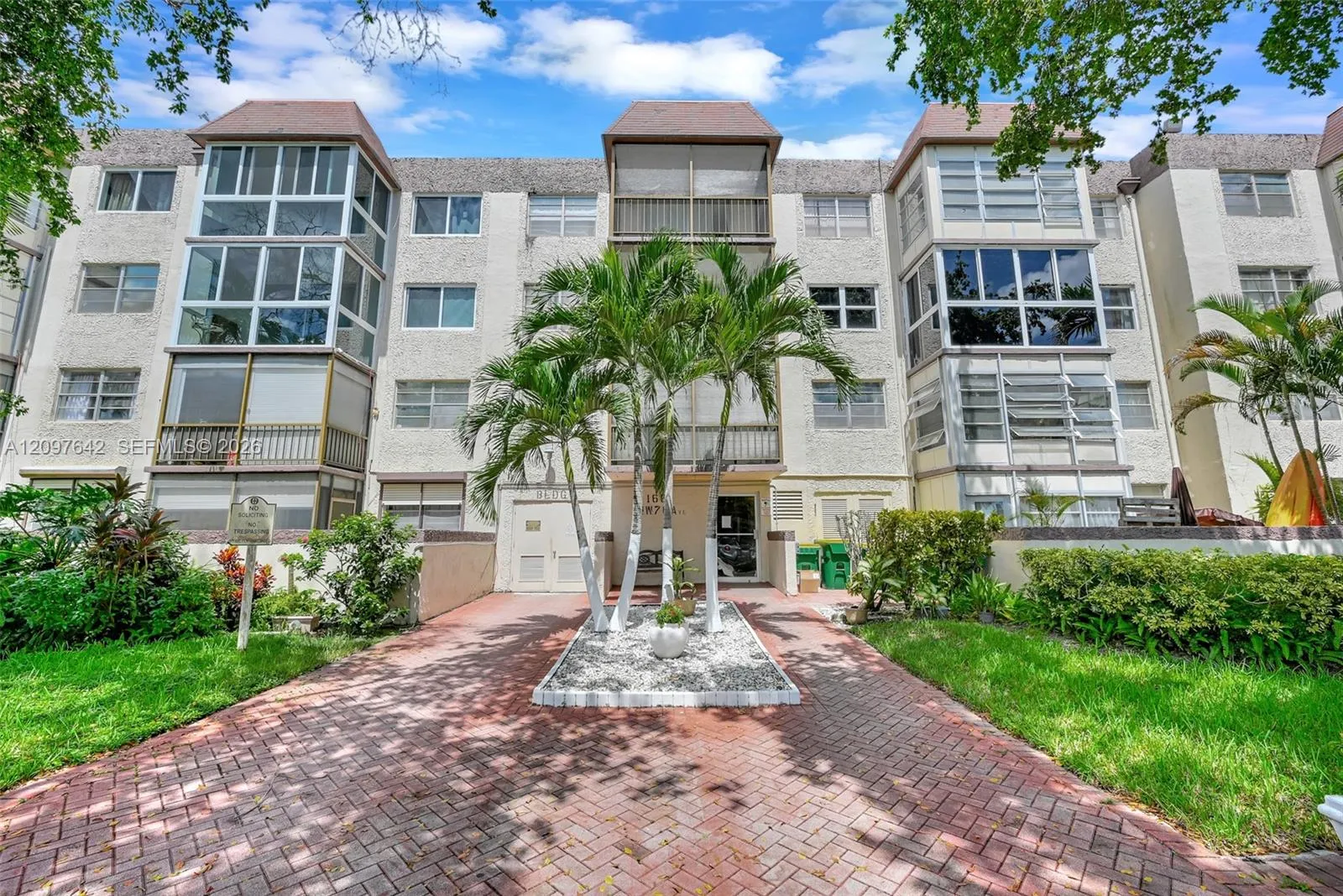View details of listing 1681 NW 70th Avenue 205, Plantation, FL 33313 Plantation with MLS# 