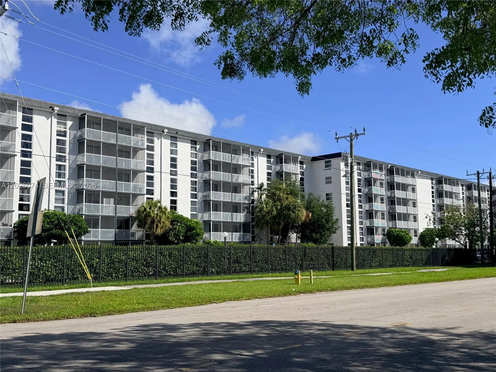 Listing  16851 NE 23rd Avenue B601, North Miami Beach, FL 33160, North Miami Beach, FL 33160