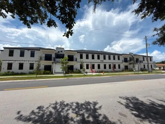 Listing  17020 SW 104th Avenue 204, Miami, FL 33157, Miami, FL 33157