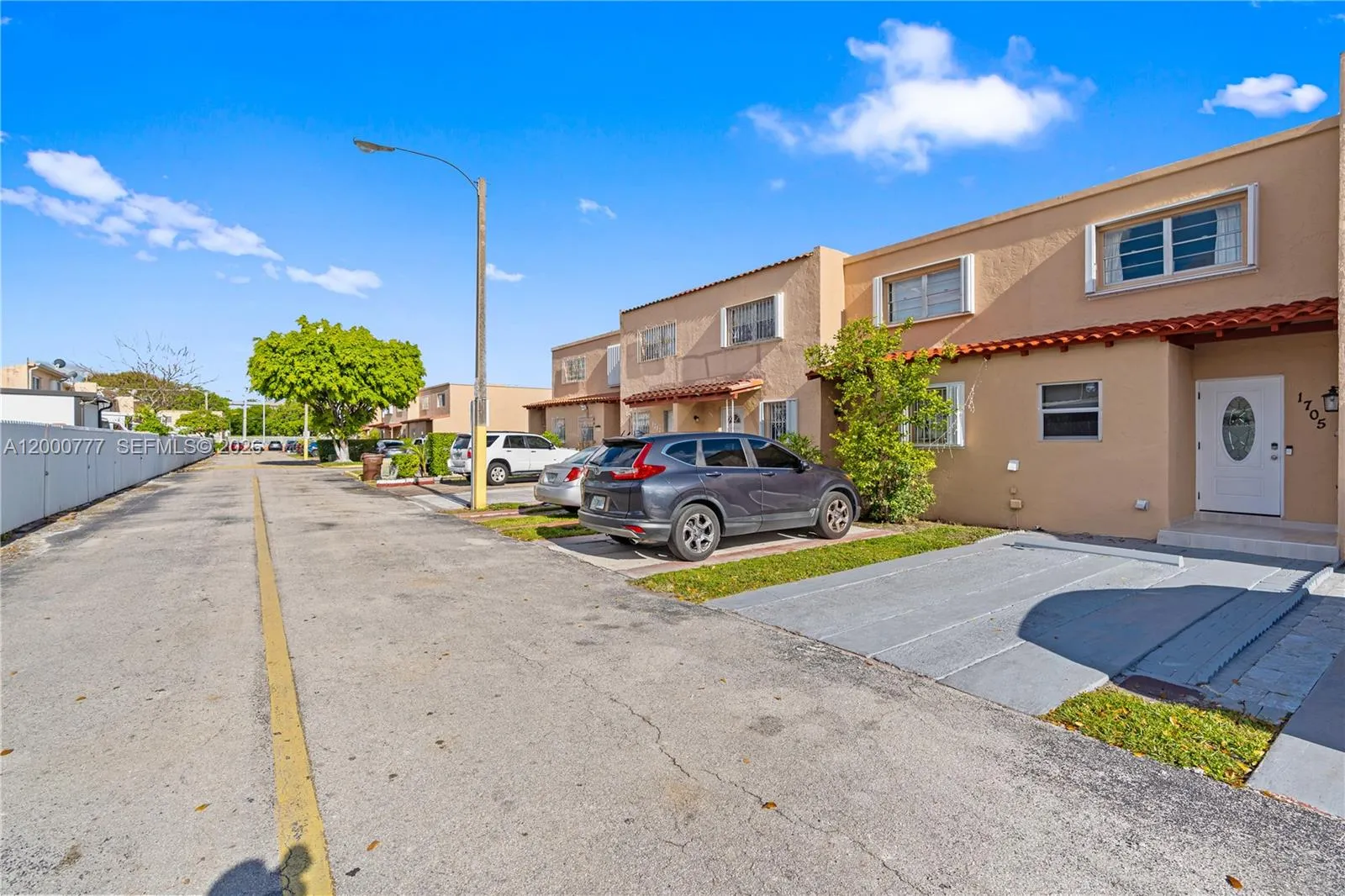 Listing  1705 W 57th Street 506, Hialeah, FL 33012, Hialeah, FL 33012