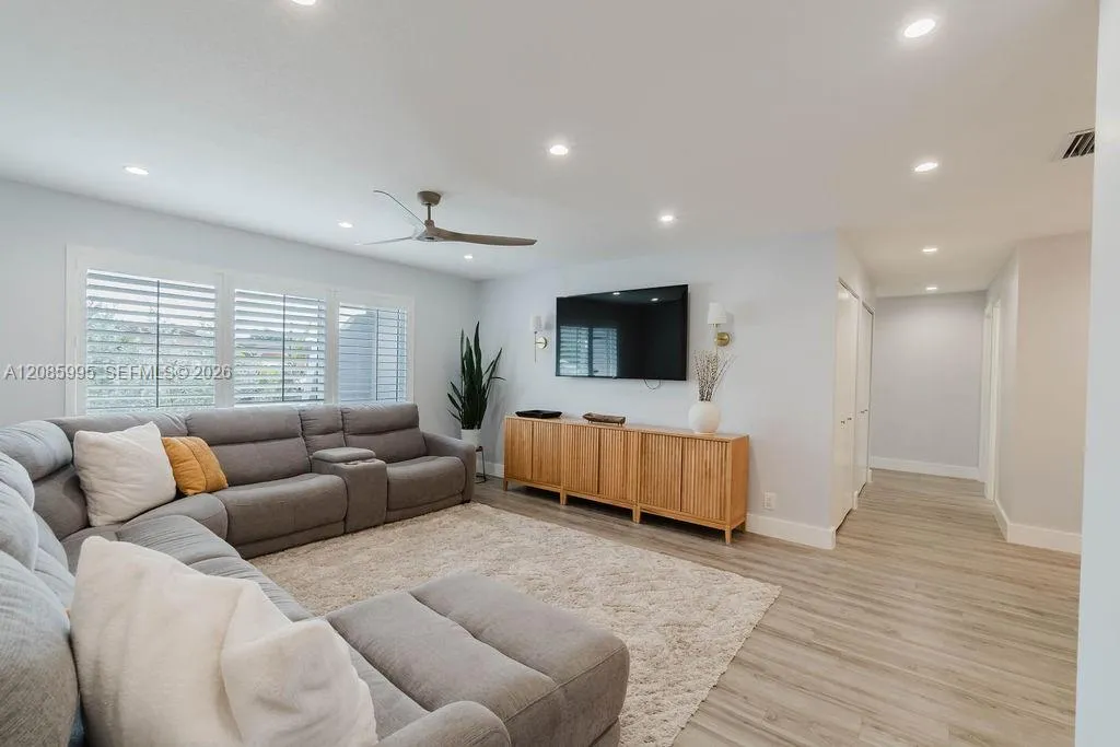 Listing  1732 SW 103rd Place, Miami, FL 33165, Miami, FL 33165