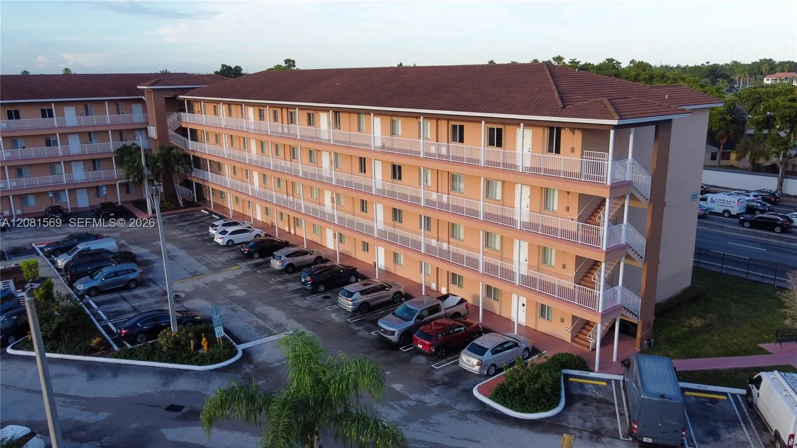 Listing  17350 NW 67th Avenue 301, Hialeah, FL 33015, Hialeah, FL 33015