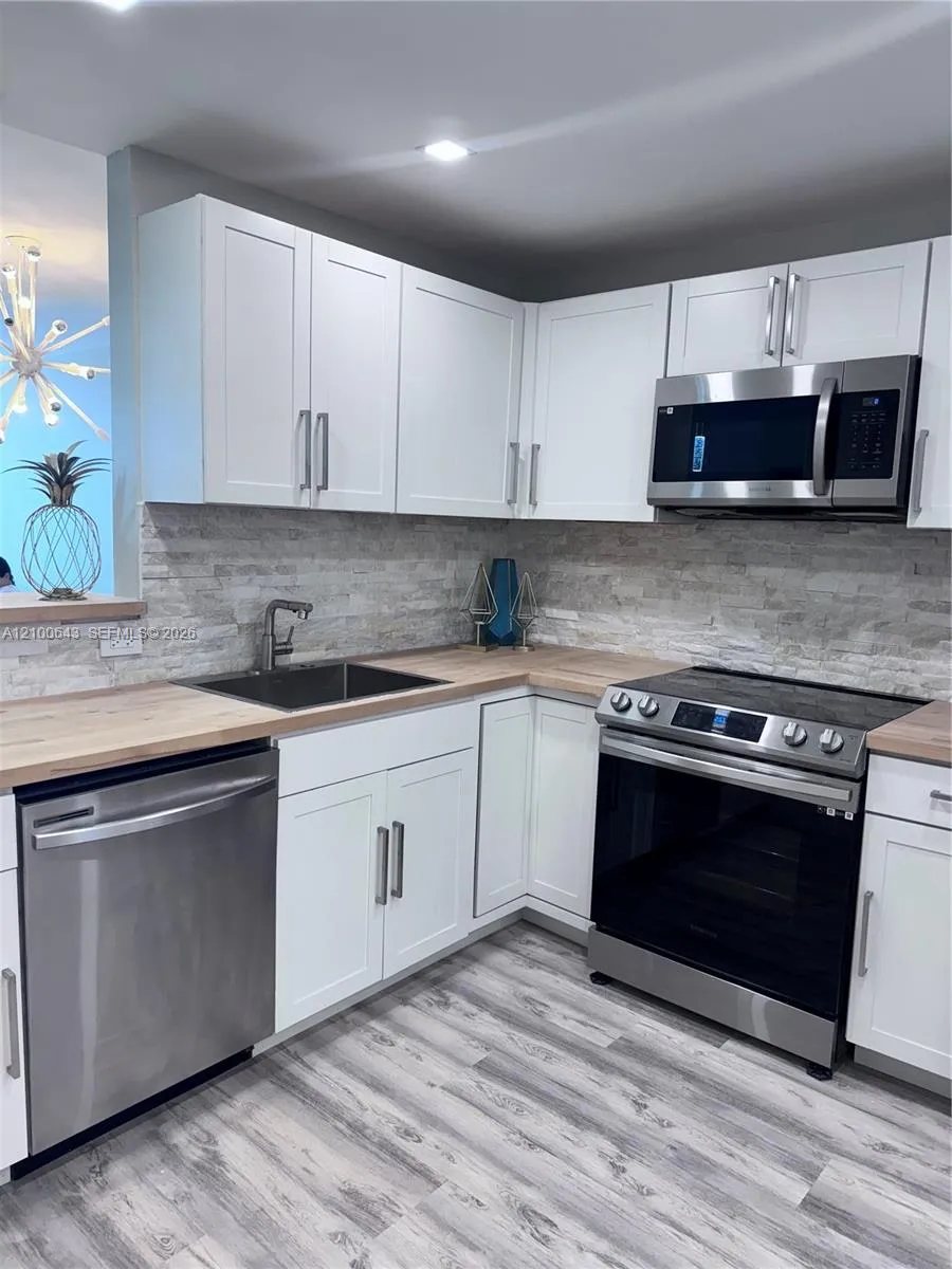 View details of listing 1750 NE 191st Street 725, Miami, FL 33179 Miami with MLS# 