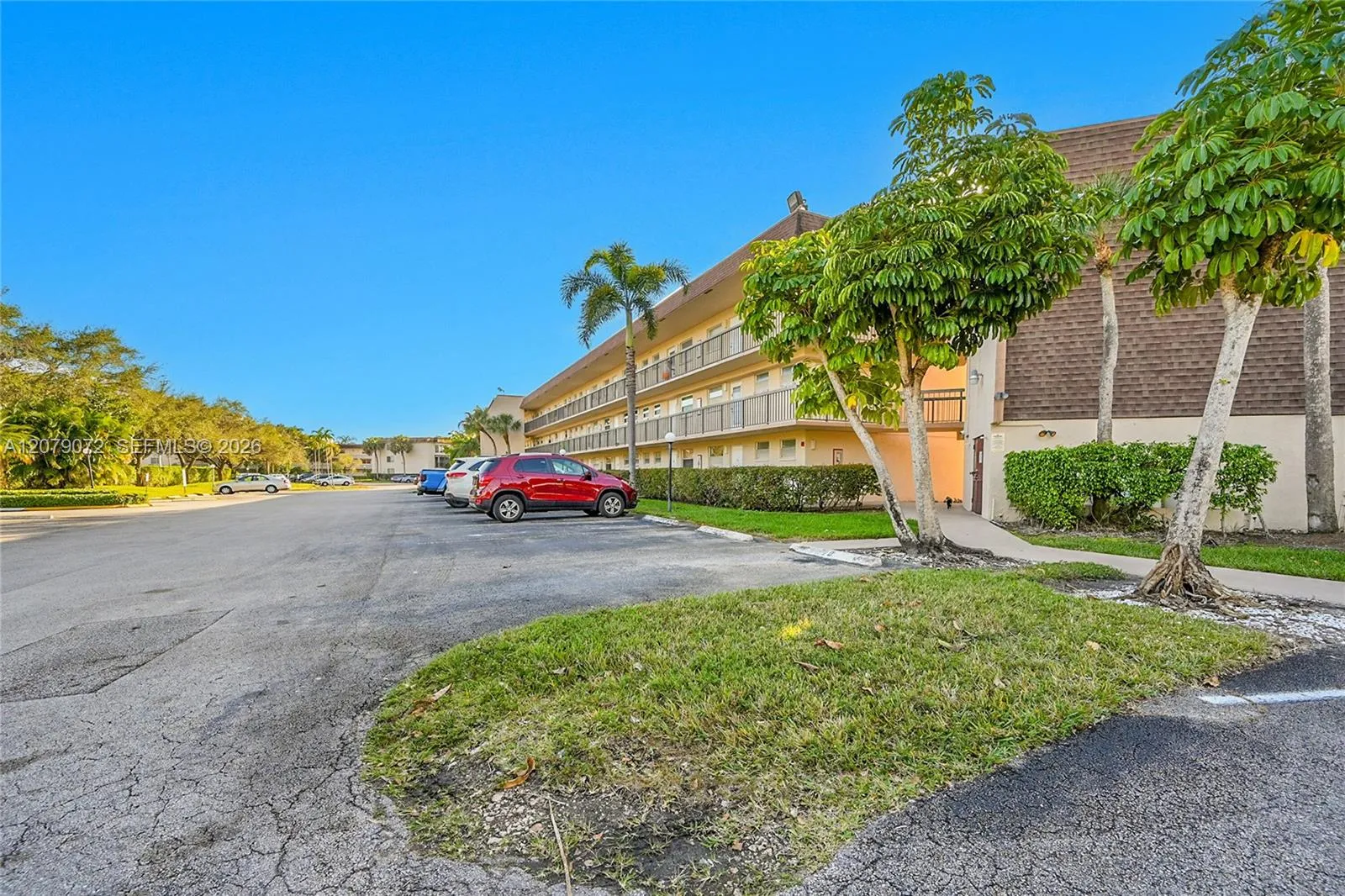 Listing  1801 NW 75th Avenue 305, Plantation, FL 33313, Plantation, FL 33313