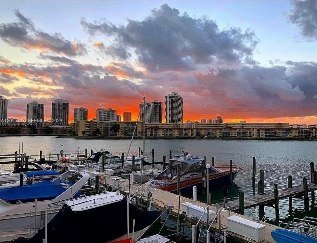 View details of listing 18031 Biscayne Boulevard 1901, Aventura, FL 33160 Aventura with MLS# 