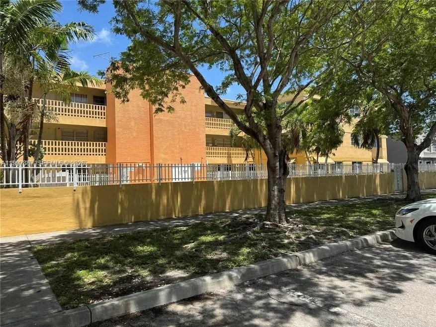 View details of listing 1821 NE 168th Street B3, North Miami Beach, FL 33162 North Miami Beach with MLS# 