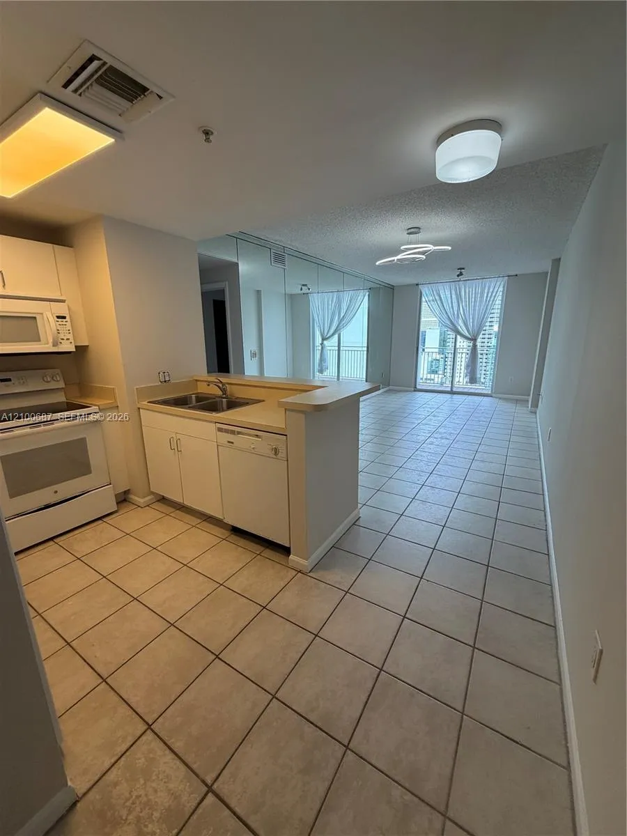 View details of listing 185 SE 14th Terrace 2512, Miami, FL 33131 Miami with MLS# 
