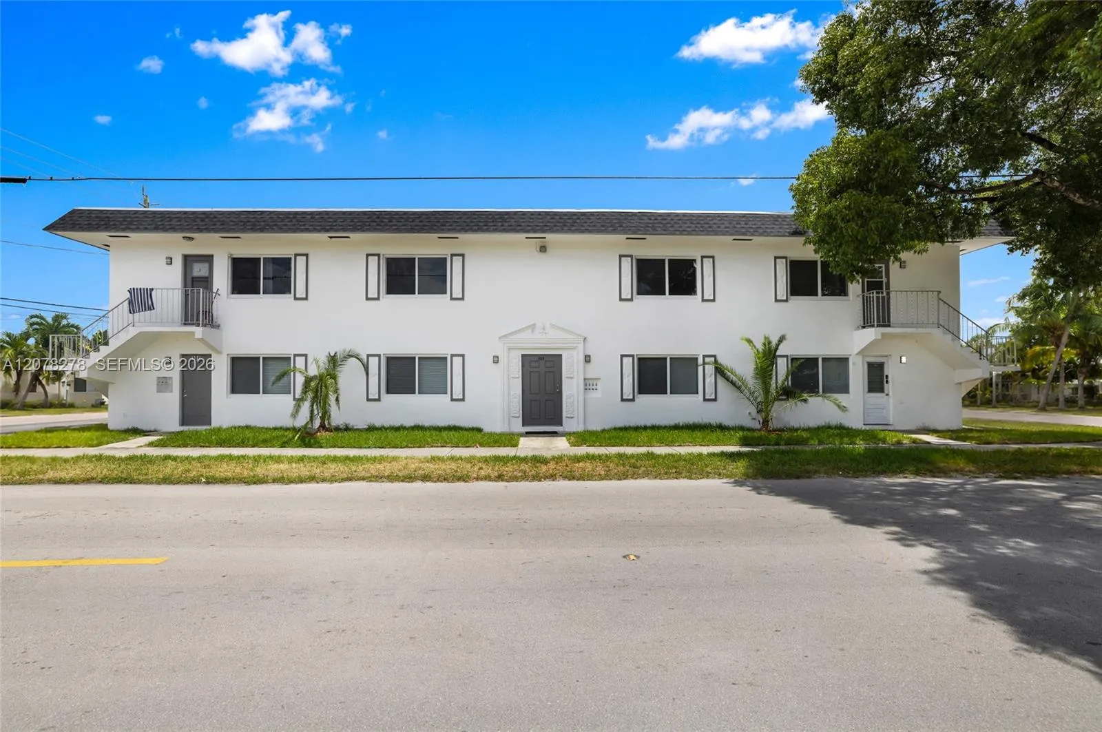 View details of listing 1859 Lincoln Street, Hollywood, FL 33020 Hollywood with MLS#