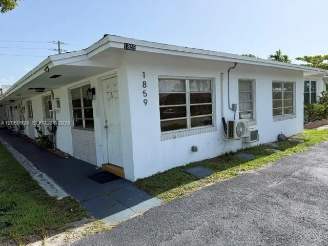 View details of listing 1859 Wiley Street 3, Hollywood, FL 33020 Hollywood with MLS#
