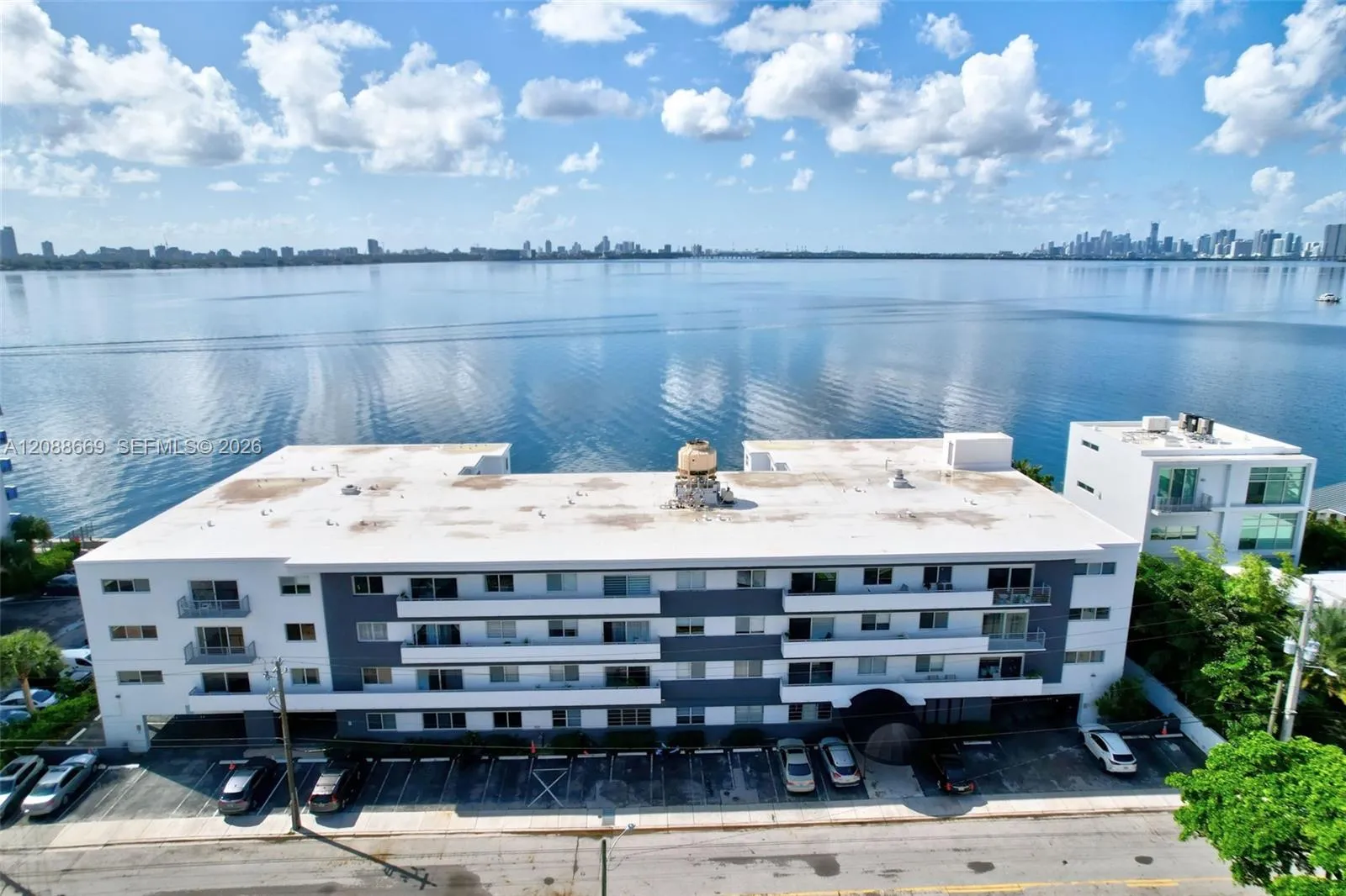 View details of listing 1880 S Treasure Drive 4M, North Bay Village, FL 33141 North Bay Village with MLS# 