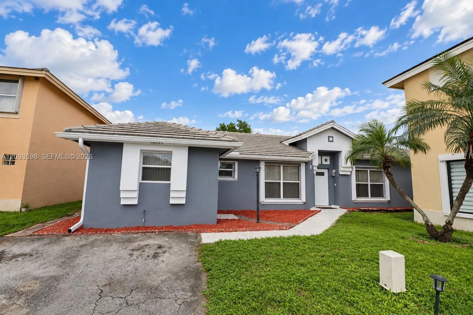 View details of listing 18825 NW 52nd Court, Miami Gardens, FL 33055 Miami Gardens with MLS#