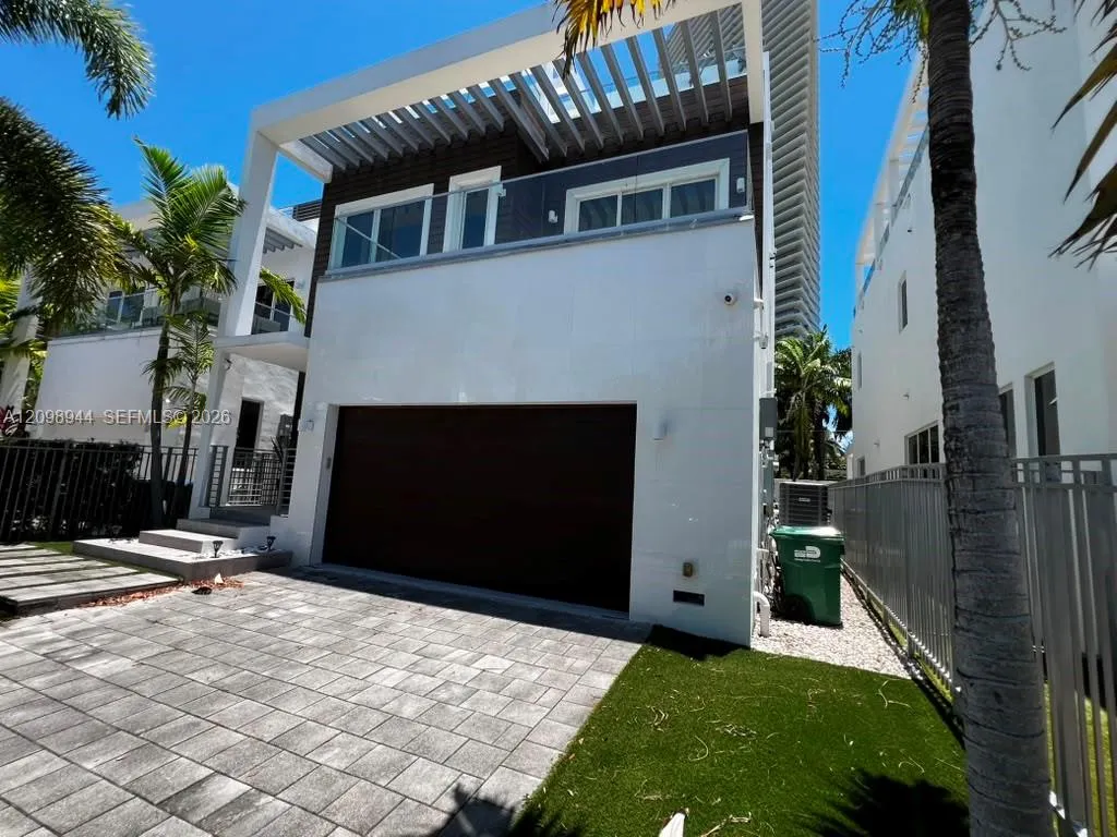 View details of listing 18975 Atlantic Boulevard, Sunny Isles Beach, FL 33160 Sunny Isles Beach with MLS# 