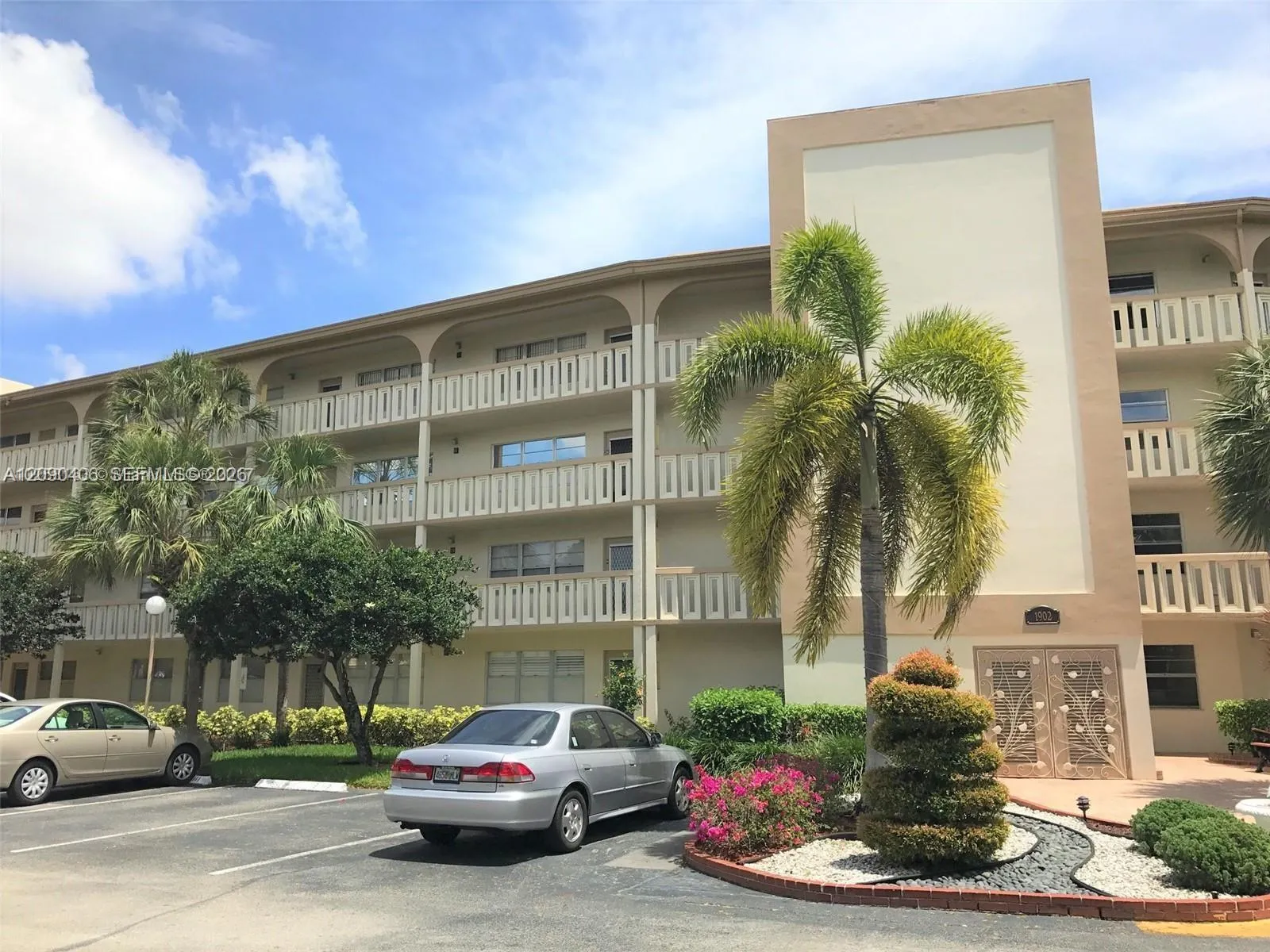 View details of listing 1902 Bermuda Circle D4, Coconut Creek, FL 33066 Coconut Creek with MLS# 