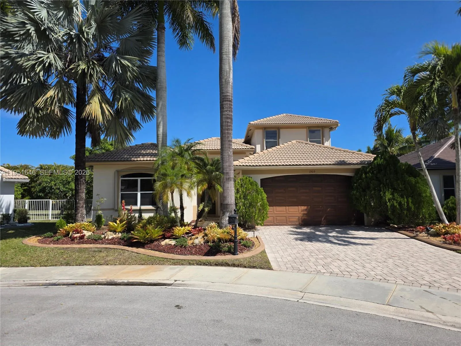 View details of listing 1905 Harbor View Circle, Weston, FL 33327 Weston with MLS#