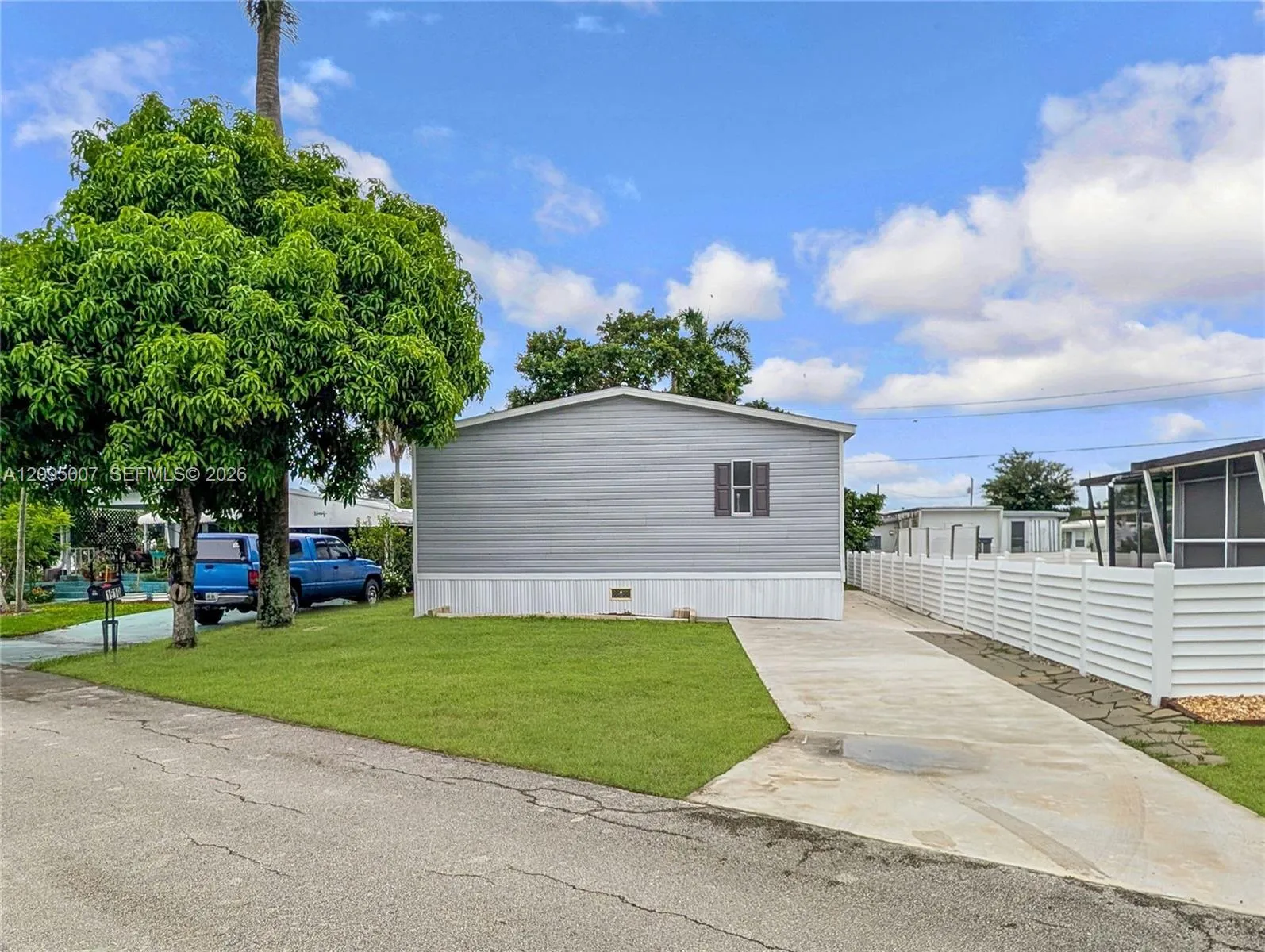 View details of listing 1910 SW 85th Lane, Davie, FL 33324 Davie with MLS# 