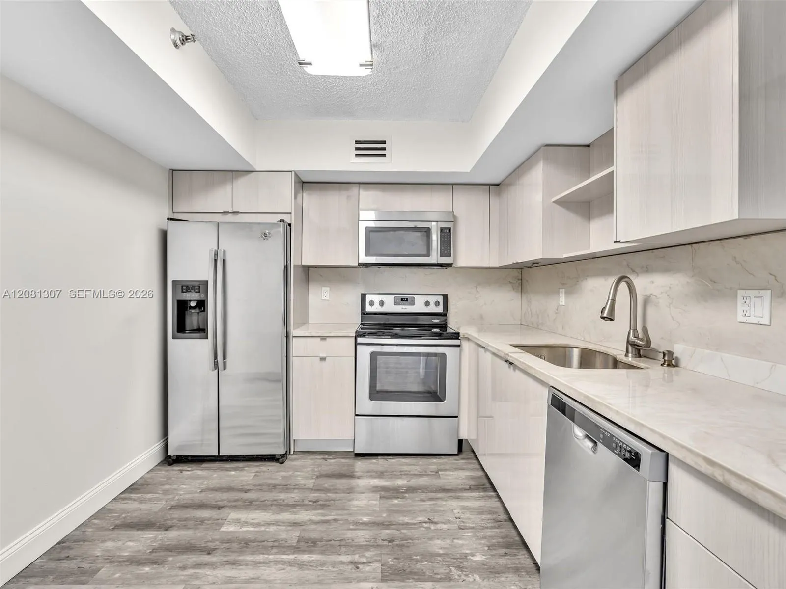 View details of listing 19195 NE 36th Court 904, Aventura, FL 33180 Aventura with MLS#