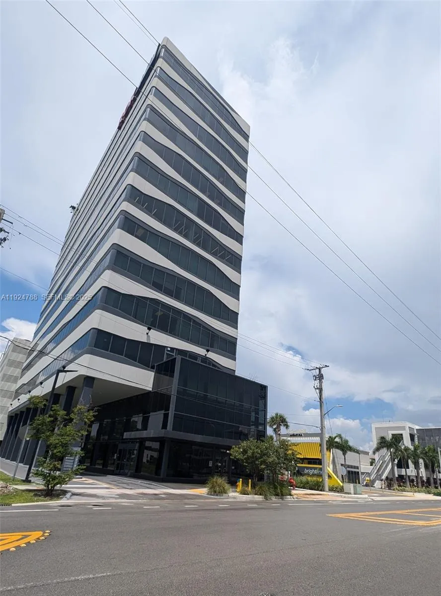 Listing  19790 W Dixie Highway 1002, Aventura, FL 33180, Aventura, FL 33180