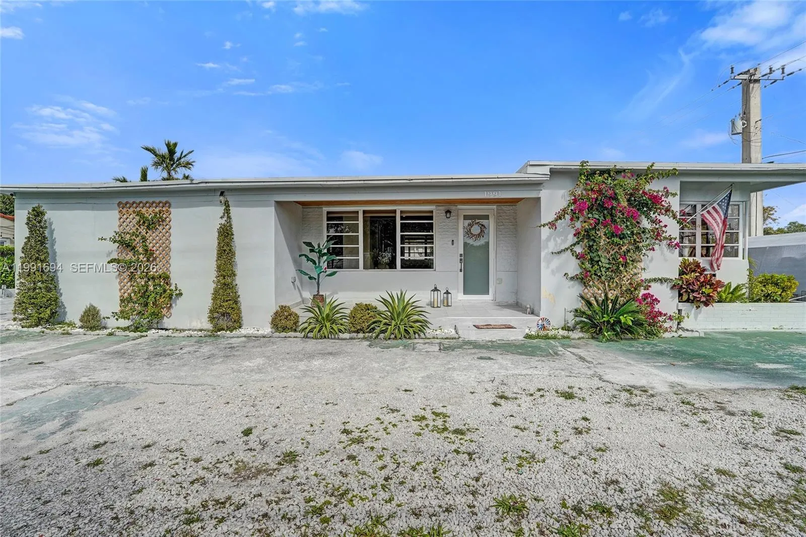 View details of listing 1991 SW 62nd Avenue, West Miami, FL 33155 West Miami with MLS#