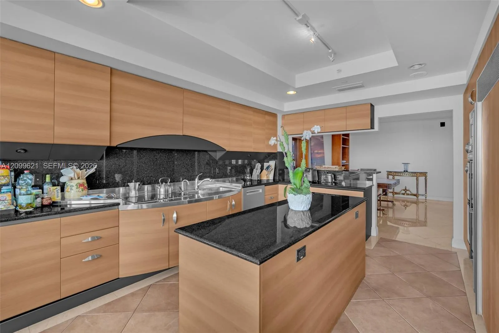 View details of listing 19955 NE 38th Court 2204, Aventura, FL 33180 Aventura with MLS# 