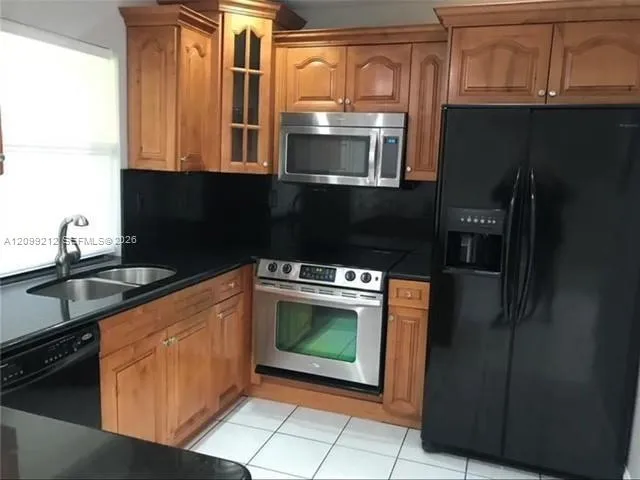 View details of listing 20 Laredo Place 2-1, Davie, FL 33324 Davie with MLS# 