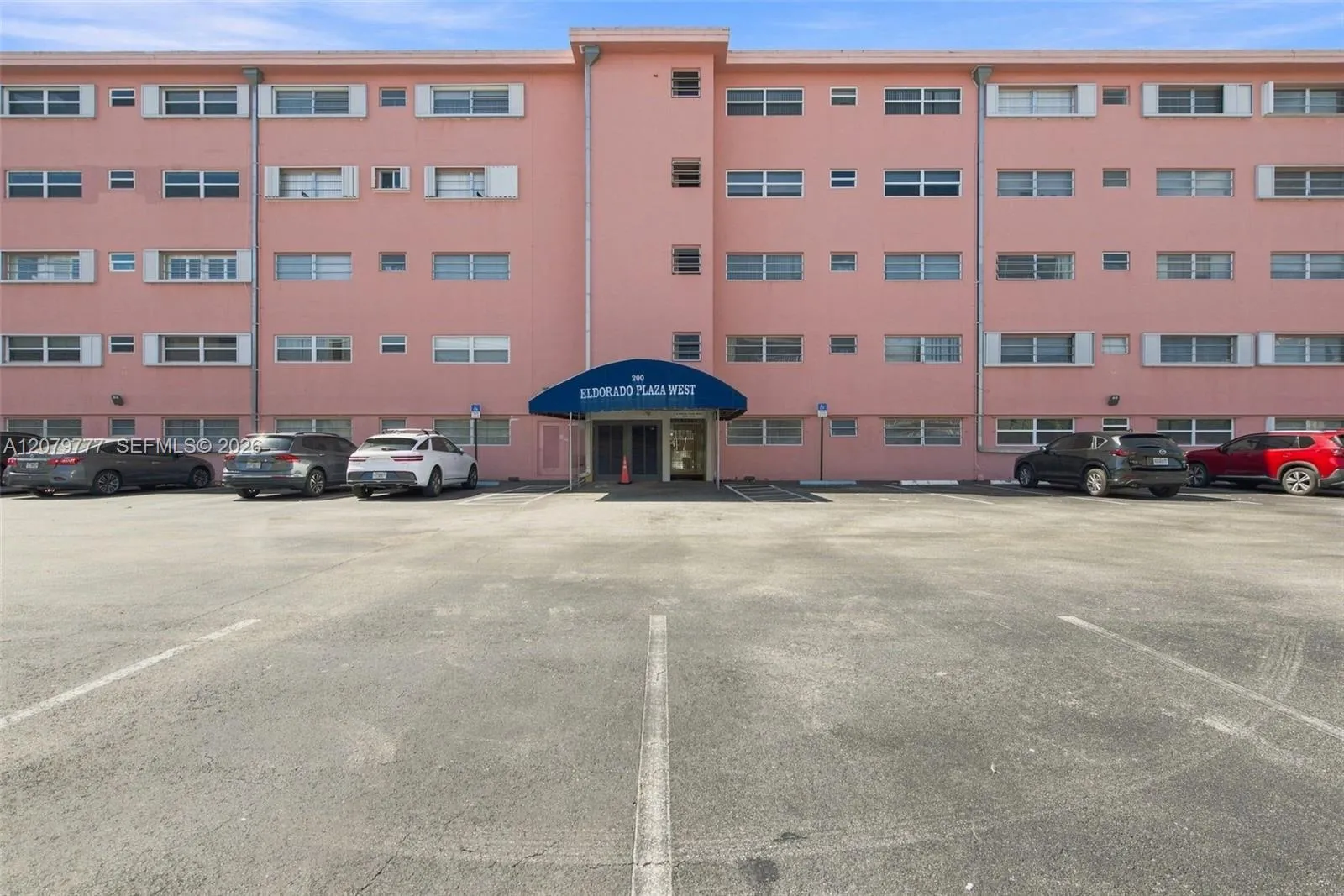 View details of listing 200 NE 12th Avenue 1D, Hallandale Beach, FL 33009 Hallandale Beach with MLS#