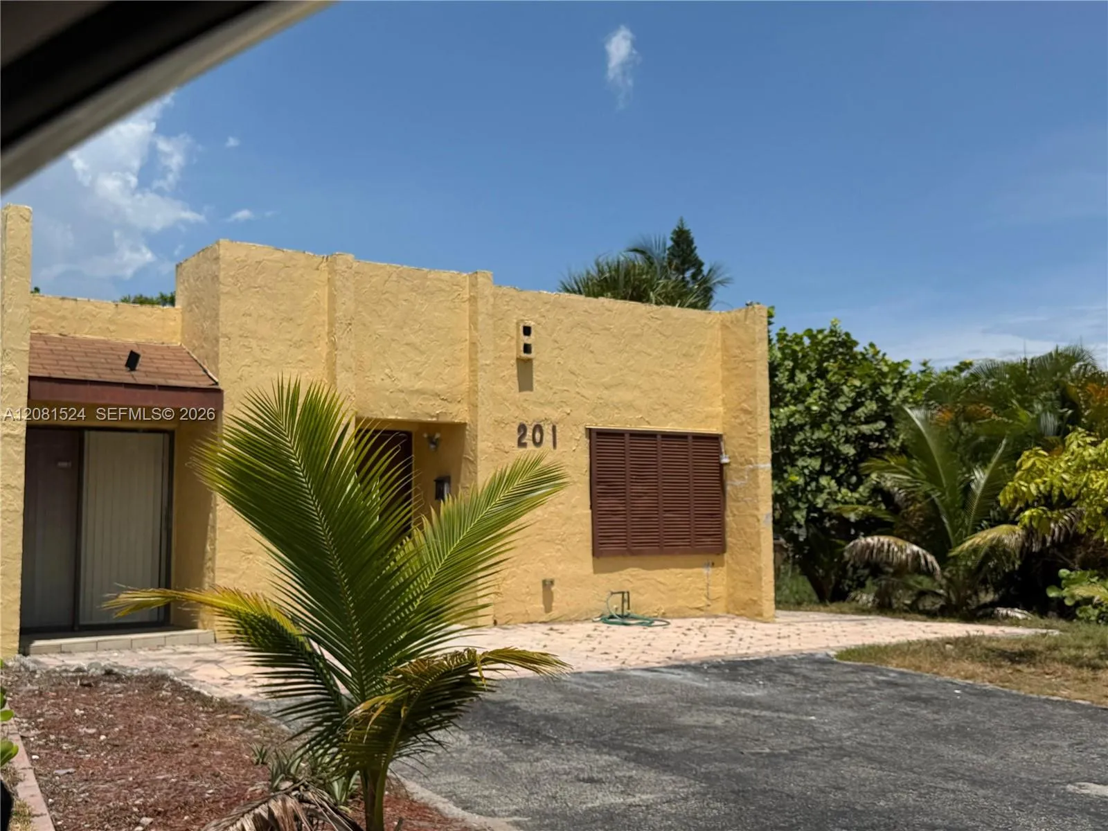 Listing  201 NW 43rd Place 201, Deerfield Beach, FL 33064, Deerfield Beach, FL 33064